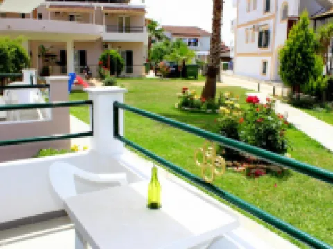 Cavos Beach House Hotels in Kávos