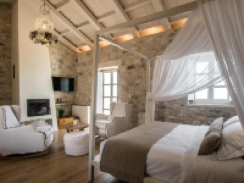 Bassa Maina Villas & Suites Hotels in Itilo