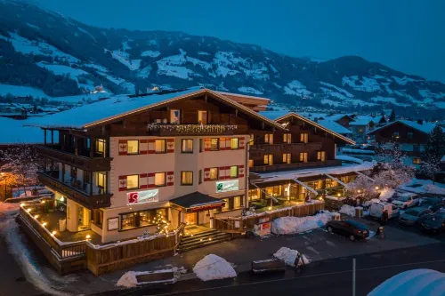 Hotel Standlhof Zillertal Hotel di Fugen