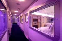 Yotelair Amsterdam Schiphol Transit Hotel Các khách sạn ở Schiphol
