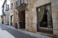 Fonda Mitjà Hotels in L'Escala