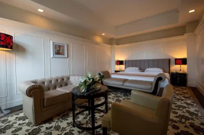 Crown Garden Hotel Hotel dekat New Horizon Garden Restaurant