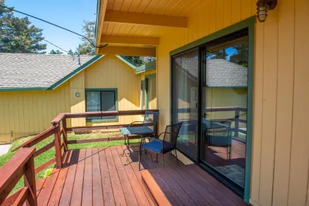 Inn at Buckhorn Cove Отели рядом с достопримечательностью «Mendocino Grove»