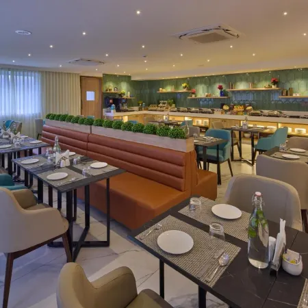 Grand Continent Hebbal A Sarovar Portico Affiliate Hotel Отели рядом с достопримечательностью «Технопарк Маньята»