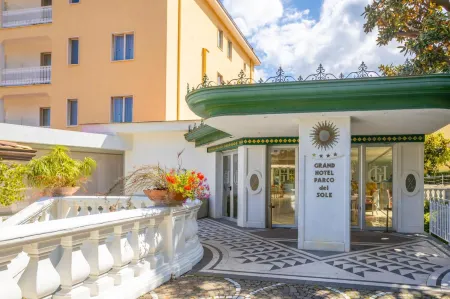 Grand Hotel Parco del Sole - All Inclusive Отели рядом с достопримечательностью «Amalfi Coast Paradise»