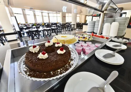 Hotel Rainha Dos Apóstolos Отели рядом с достопримечательностью «Matriz Basilica Nossa Senhora Aparecida»