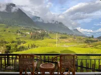 S Plus Bungalow Hotels in Ta Van