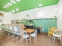Dizzy Daisy Hostel Отели рядом с достопримечательностью «Клепаж»