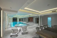 Iskandar Hotel - Pool