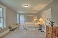 Beautiful Lenox Home, 3 Mi to Shakespeare and Co! - Homestays
