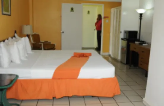 Pineapple Court Hotel