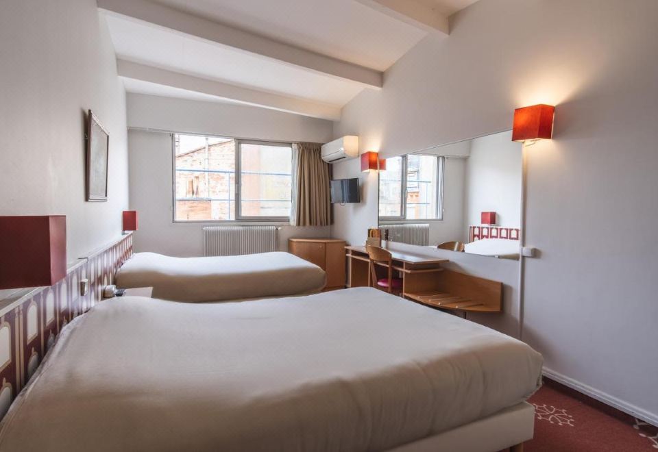 3. Hotel Ou..