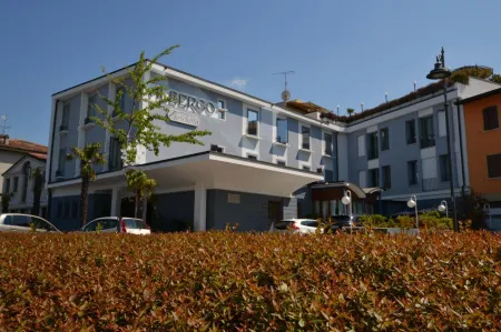 Hotel Enrichetta Отели рядом со станцией Desenzano - Via Gramsci, 13