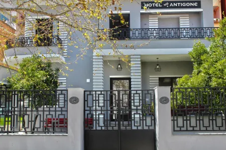 Hotel Antigone