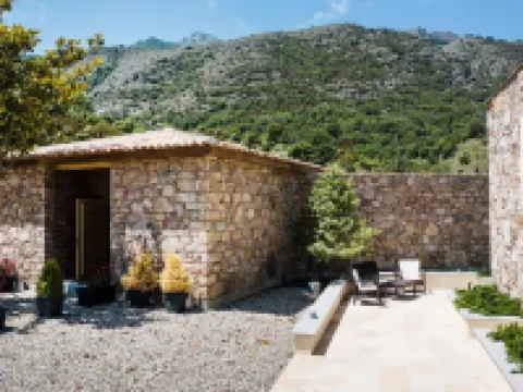 Kyrn Flor - Domaine Sant Antone Hotels in Corte