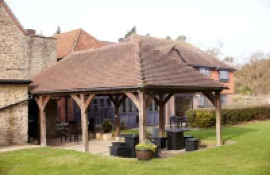 Dog House by Chef & Brewer Collection