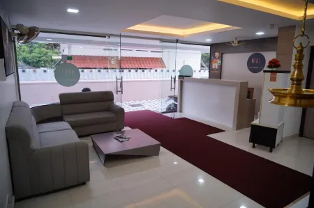 Chandra Inn Отели рядом с достопримечательностью «SAMBRANIKODI ISLAND TOURISM (സാംബ്രാണിക്കോടി ഐലൻഡ് ടൂറിസം)»