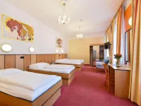 Garten- Und Kunsthotel Gabriel City Hotels near Gasometer