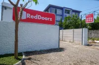 Reddoorz near Tugu Kartasura Hotel dekat Agus Variasi Slamet Riyadi