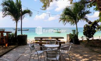 Sahabat Pantai Guest House Mitra RedDoorz