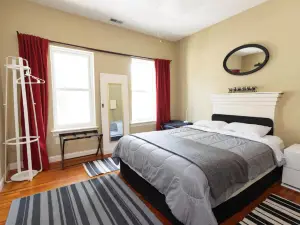 Small Suite Steps from Oberlin