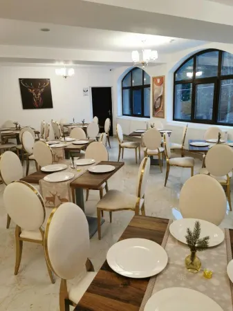 Cerbul Chalét Accommodation & Wellness Отели в г. Rasnov