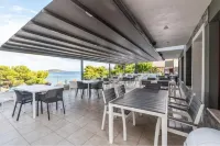 Trizonia Bay Hotel