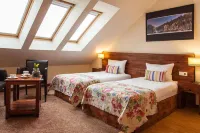 Chochołowy Dwór Hotels in Krakowski