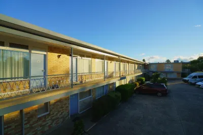 Olympia Motel Hotels in Crestwood