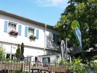 Hotel Restaurant Molitor Hotels in der Nähe von Waldfriedhof - Friedberger Straße 70
