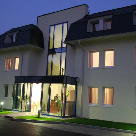 City-Hotel Modling Отели в г. Мёдлинг