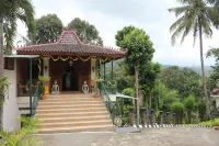 Villa Sawah Hotel and Resort Hotel dekat Stadion Sepak Bola Tapos LBC