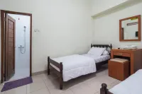 Kartika Syariah Guest House Hotels in Pasar Kliwon