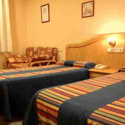 Hostal Los Corchos Rooms