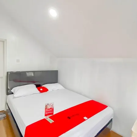 RedDoorz Syariah Plus @ Cipanas Cianjur Hotels in Pacet