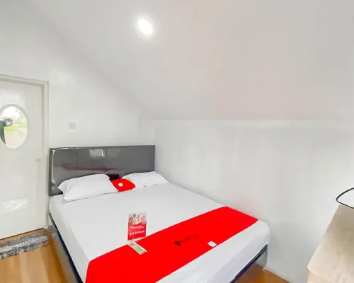 RedDoorz Syariah Plus @ Cipanas Cianjur Hotels in Pacet