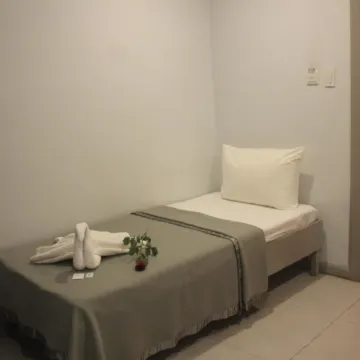 ML套房酒店 鄰近卡爾邦市場的酒店