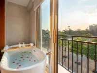 Ngon Avatar Hotel โรงแรมในเปลกู