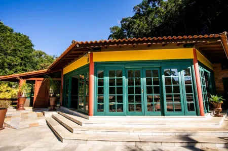 Bomtempo II Chales by Castelo Itaipava Отели рядом с достопримечательностью «Centro Histórico de Petrópolis»