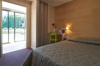 Cit'Hotel les Alizés Hôtels à : Limoges
