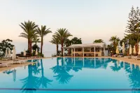 Crystal Springs Beach Hotel - View biển