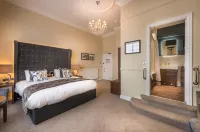 The Golden Fleece Hotel, Thirsk, North Yorkshire - parking