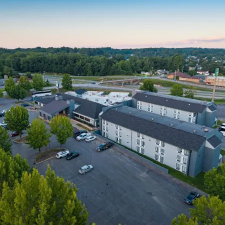 Holiday Lodge Hotel and Conference Center