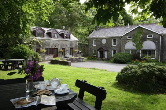Swansea Valley Holiday Cottages Hotels in Rhos