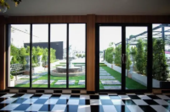 The O-Zone Airport Inn