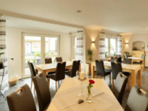 Gästehaus Alexanderhof Hoteles en Leiwen