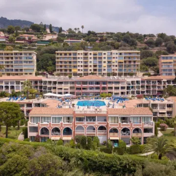 Résidence Pierre & Vacances l'Ange Gardien Hotels near Soneva