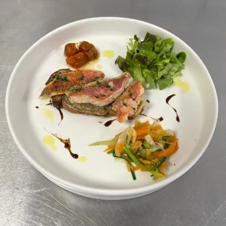 Hôtel du Lion d'Or Отели в г. Сен-Жульен-де-Сиври