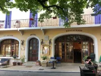 Logis Hôtel Restaurant le Louvre Hotels in Sault