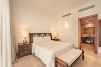 Go away to this charming apt at Sublime w private jacuzzi included